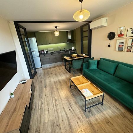 Lovely 1 Bedroom Apartment In The Heart Of Varna Esterno foto