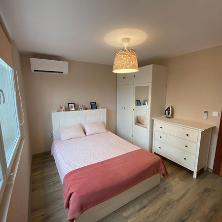 Lovely 1 Bedroom Apartment In The Heart Of Varna Esterno foto