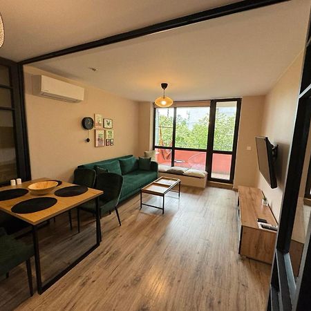 Lovely 1 Bedroom Apartment In The Heart Of Varna Esterno foto