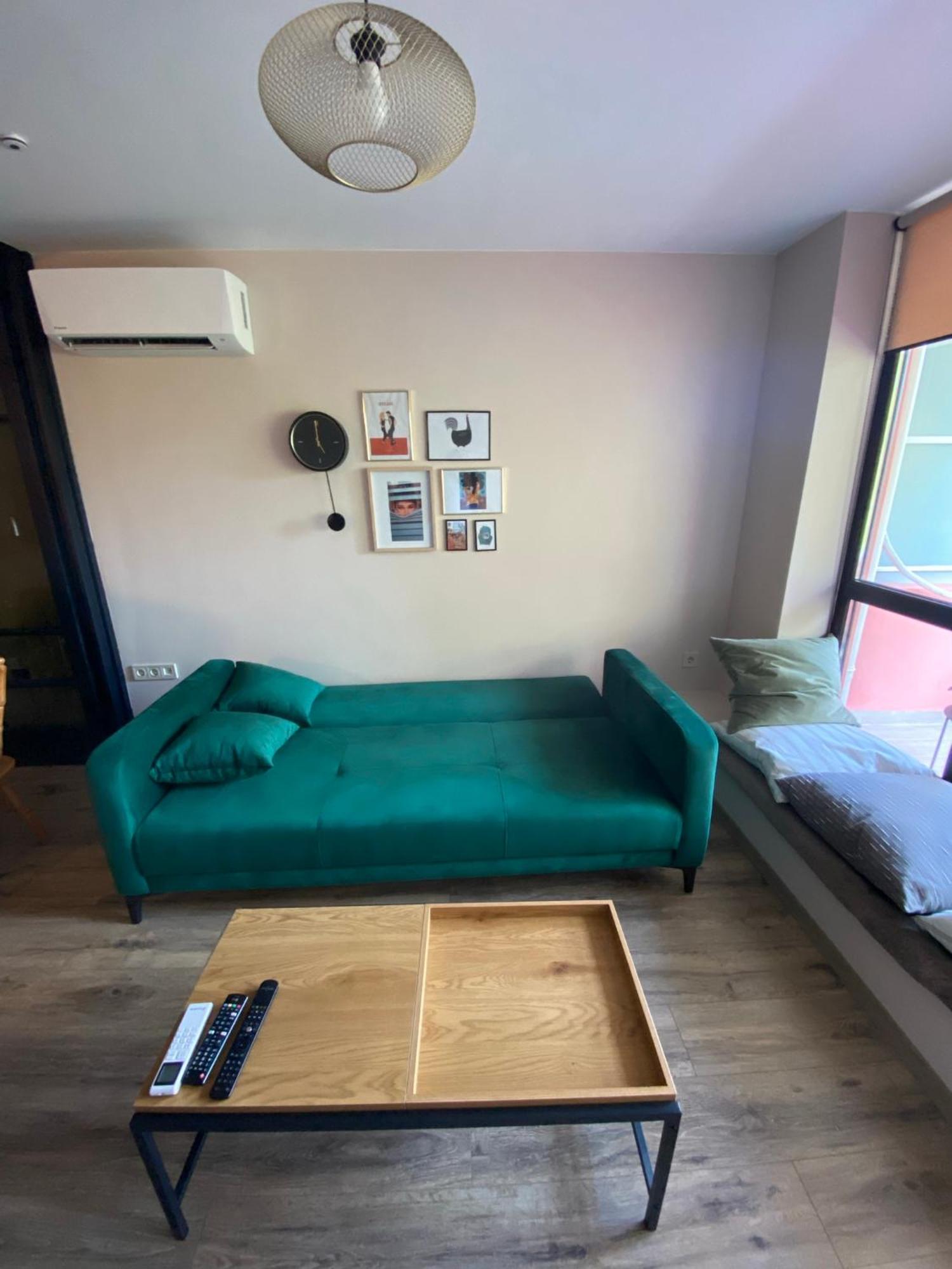 Lovely 1 Bedroom Apartment In The Heart Of Varna Esterno foto