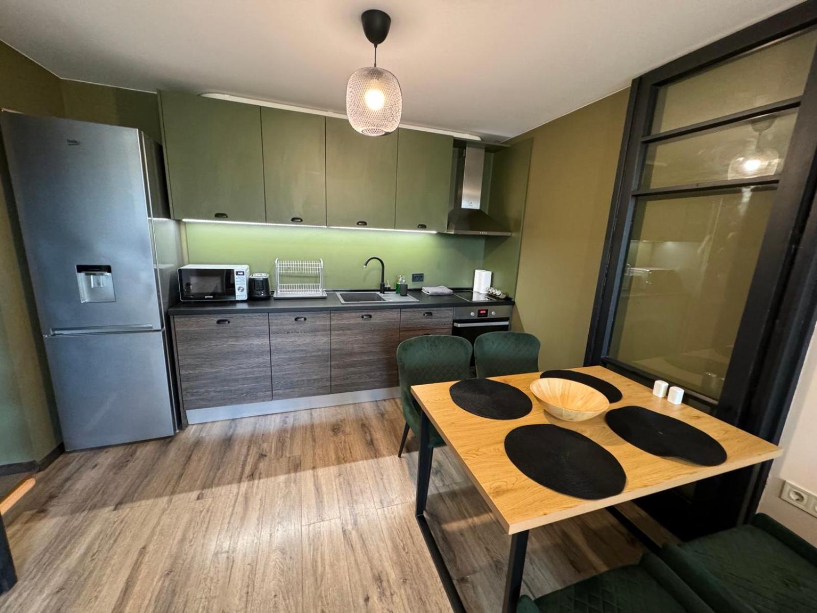 Lovely 1 Bedroom Apartment In The Heart Of Varna Esterno foto